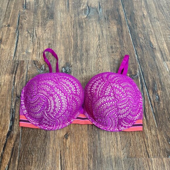 Victoria's Secret Very Sexy Push Up lacy bra - Picture 1 of 3